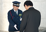 建物全体の治安維持に従事